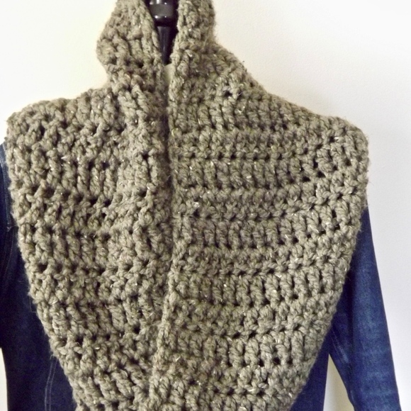 SALE! Chunky Infinity Scarf! SALE! - Picture 4 of 4